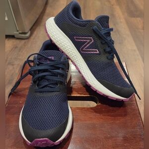 New Balance Women's Athletic Shoes in Navy and Pink